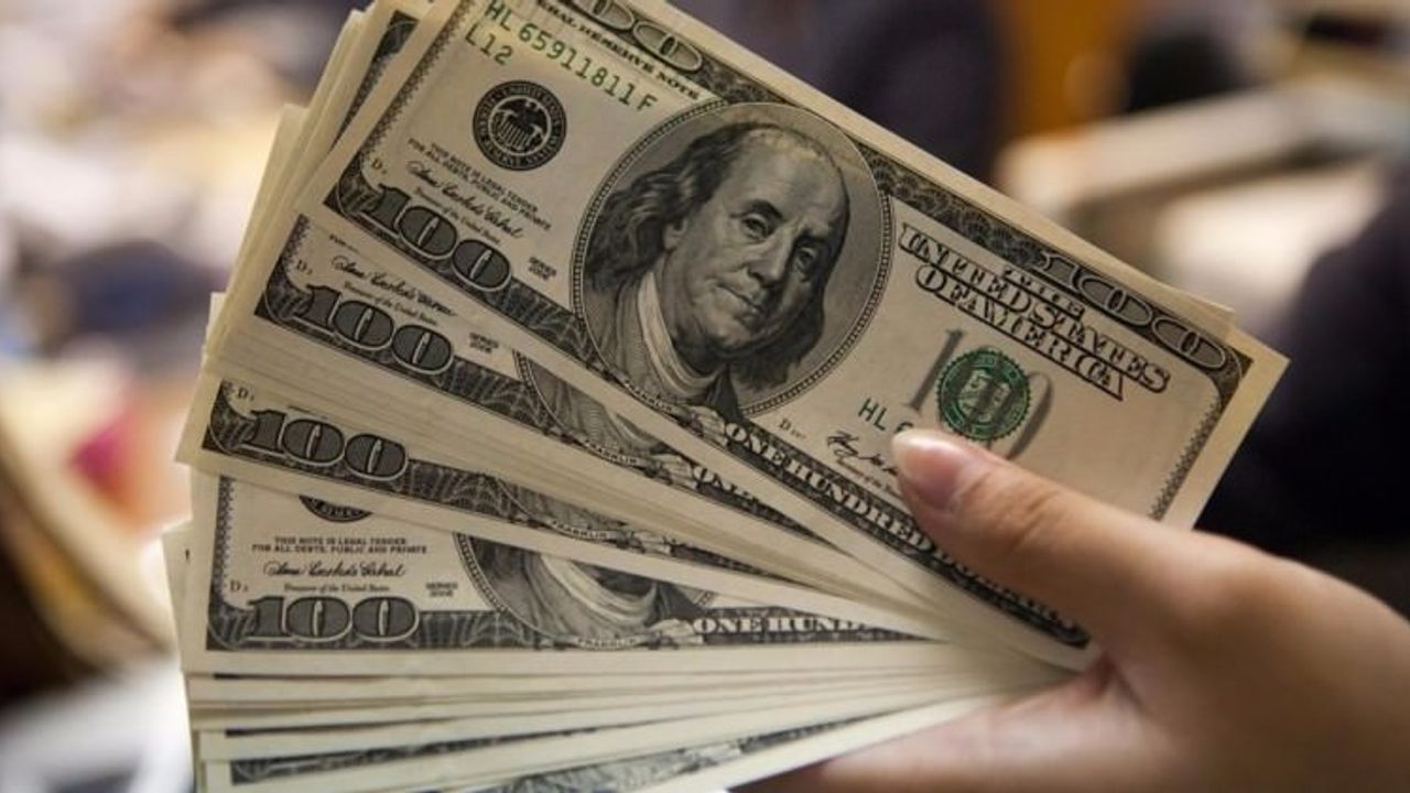 Bir Haftada Bozdurulan Dolar Miktarı 451 Milyon