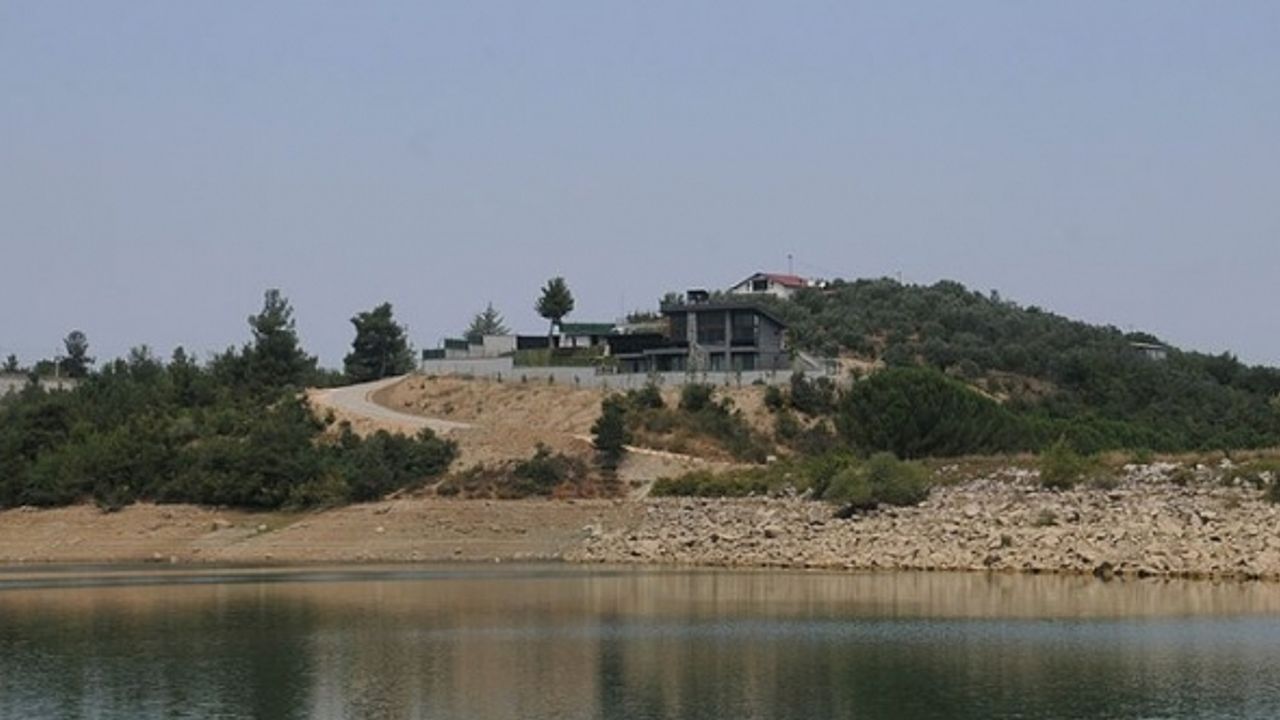 Belediye Başkanı ağaçları kesti kendine malikane yaptı