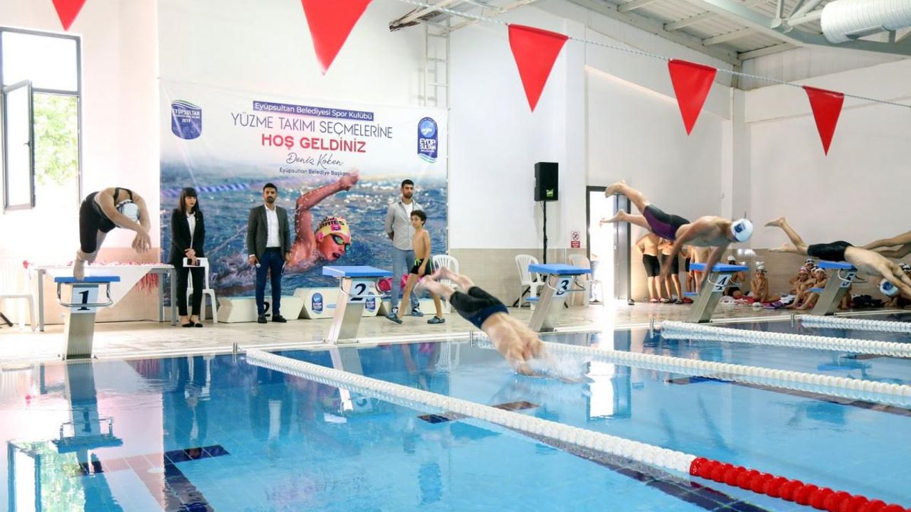 Kemerburgaz yarı olimpik bir yüzme havuzu