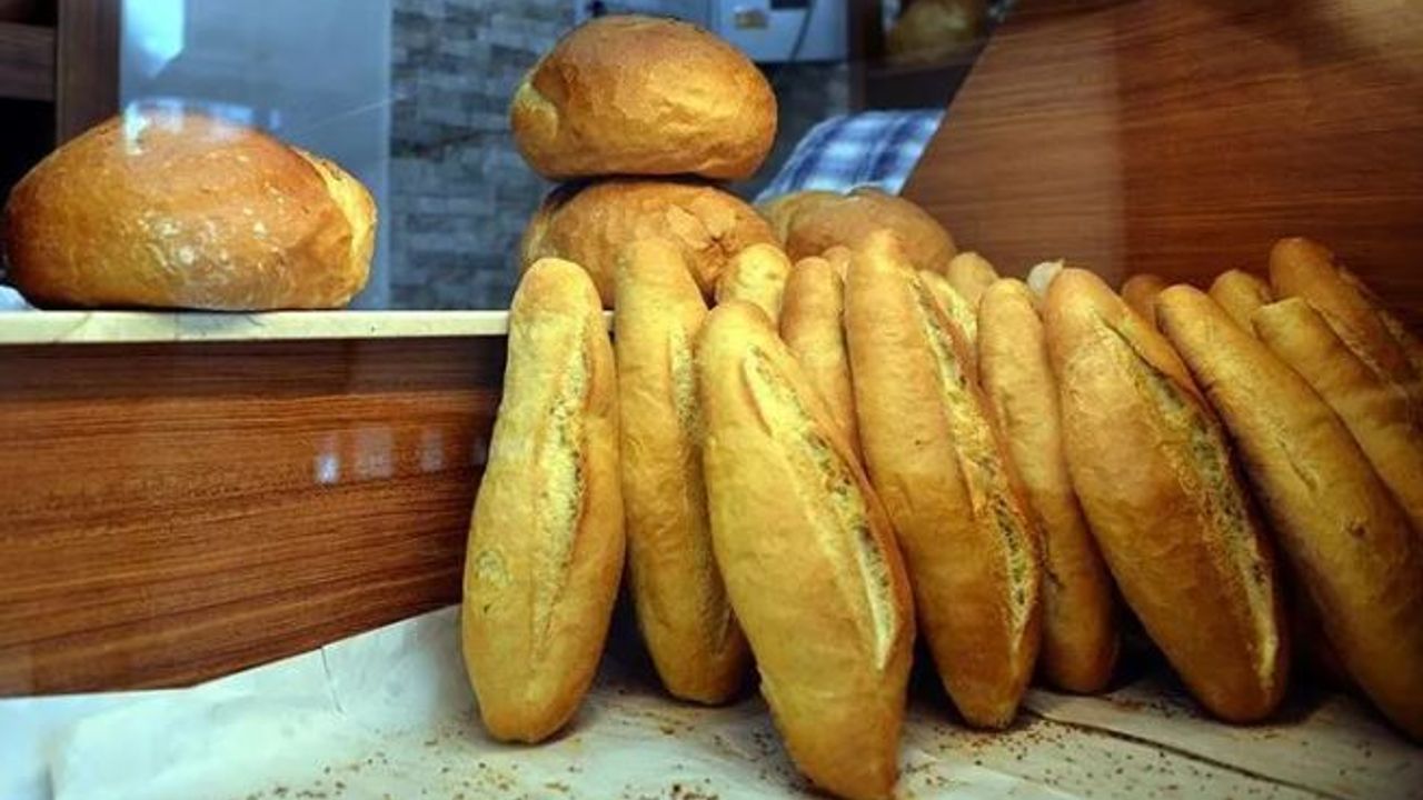 Ekmek fiyatlarına yeni zam! Gramajı düşecek fiyatı artacak... Türkiye Fırıncılar Federasyonu duyurdu: 200-220 gram ekmek