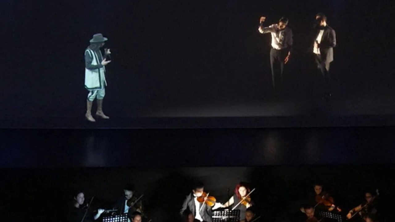 20 yıl sonra sahnede! Cem Karaca, filminin galasında hologram teknolojisiyle konser verdi