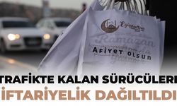 Trafikte kalan sürücülere iftariyelik dağıtıyoruz