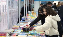 Eyüpsultan Belediyesi Kitap Fuarı kitapseverin buluşma noktası halinde geldi