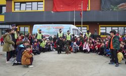 Jandarma'dan Göktürk Muhsin Yazıcıoğlu İlkokulu öğrencilerine Mobil Trafik Aracı ile Eğitim