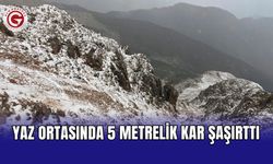 Yaz ortasında 5 metrelik kar şaşırttı