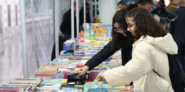 Eyüpsultan Belediyesi Kitap Fuarı kitapseverin buluşma noktası halinde geldi