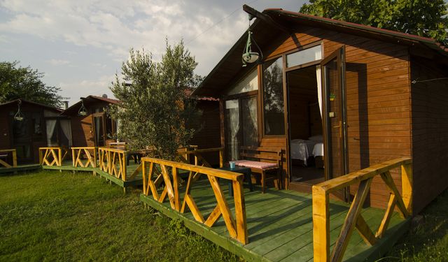 Butik Otel mi, Büyük Resort mu? Tatil Tercihinizi Belirleme Rehberi