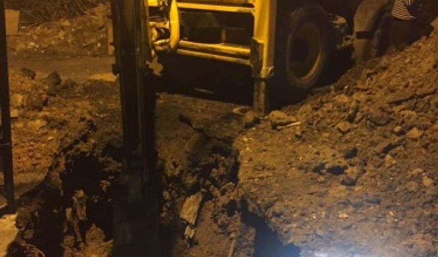 Kemerburgaz'da akşam saatlerinde yapılan yapılan doğalgaz boru hattı çalışma esnasında göçük altında kalan bir kişi vefat etti