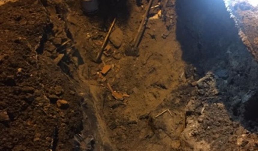 Kemerburgaz'da akşam saatlerinde yapılan yapılan doğalgaz boru hattı çalışma esnasında göçük altında kalan bir kişi vefat etti