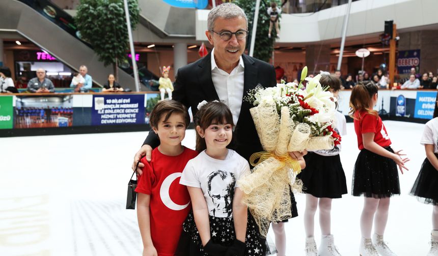 Buz üstünde gençlik bayramı kutlaması