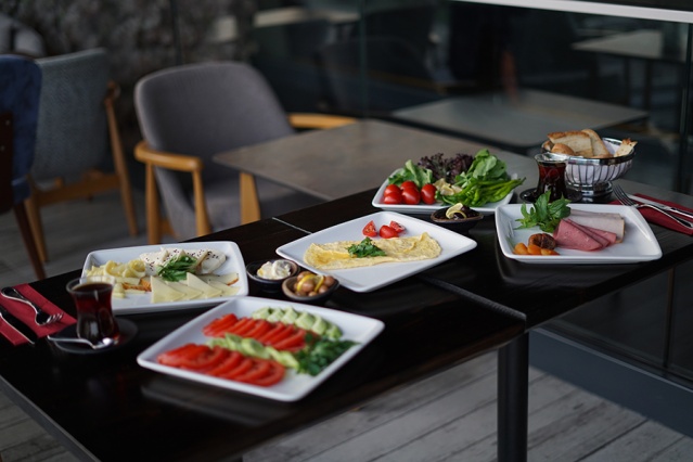 Arbat Restaurant &amp; Bar
Adres: Göktürk Merkez Mah. İstanbul Cad. Arcadium Life 2  Göktürk - İSTANBUL
Rezervasyon: 0212 505 77 77