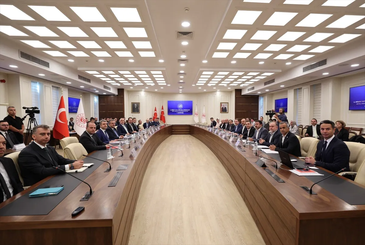 En Düşük Memur Maaşını En Düşük Kamu Işçisi Maaşından Aşağı Kalmayacak Şekilde Düzenleyeceğiz