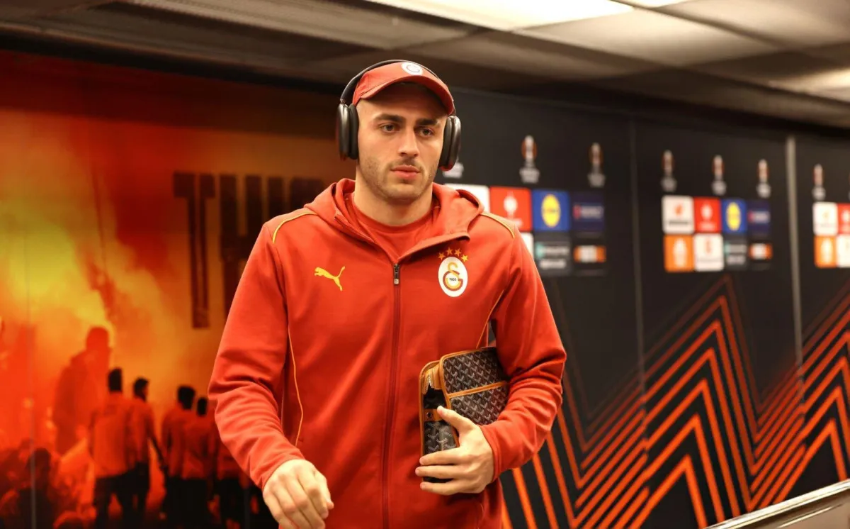 Galatasaray'da Kayseri Uçuşu Öncesi, Kemerburgaz'da Barış Alper Yılmaz Ve Teknik Direktör Okan Buruk Arasında Kısa Bir Toplantı Planlandı.