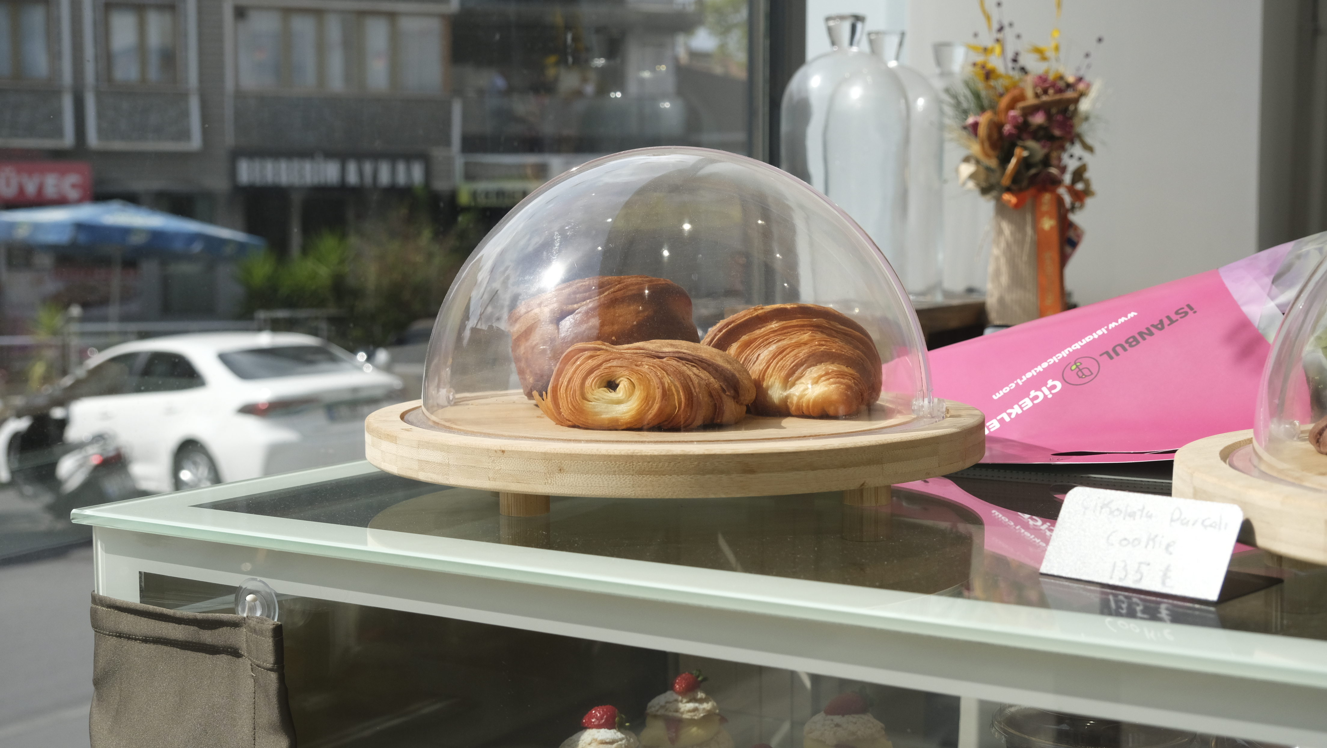 Laribera Cafe & Patisserie 2