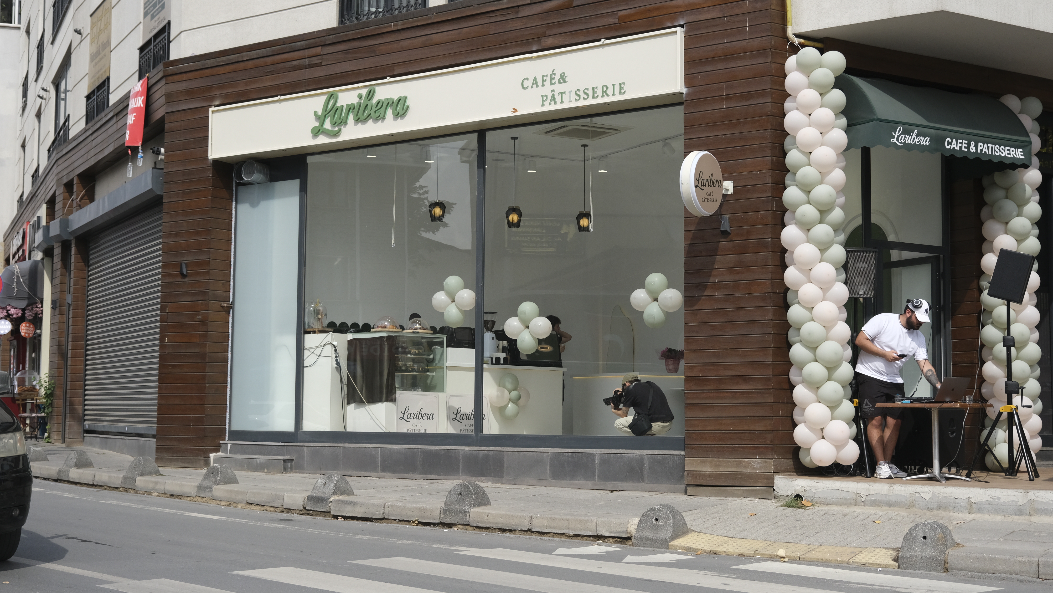 Laribera Cafe & Patisserie 3