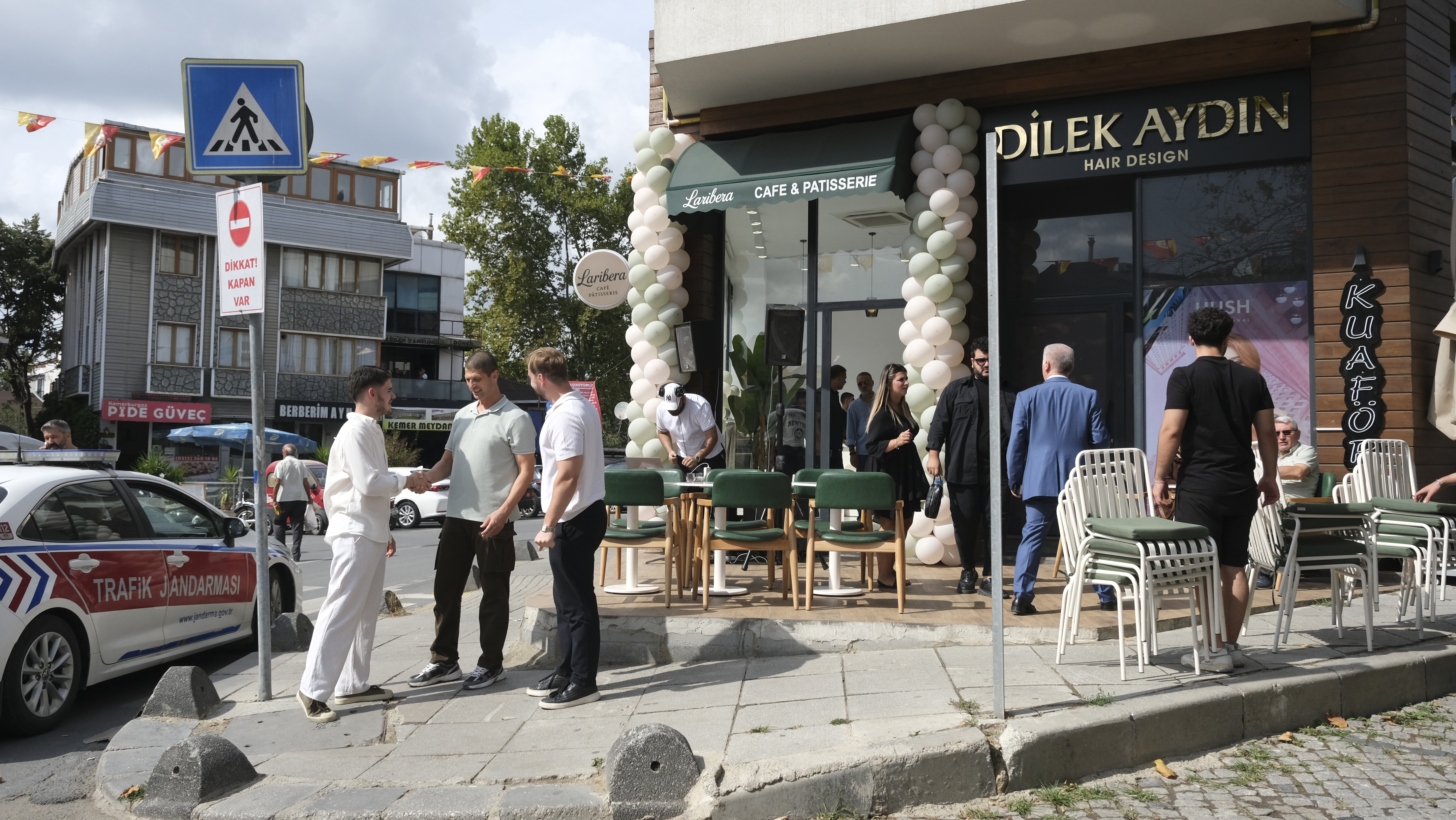Laribera Cafe & Patisserie, Kemerburgaz Meydanı’nda Açıldı-1