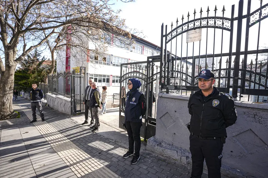 Okul Önlerine Polis Desteği