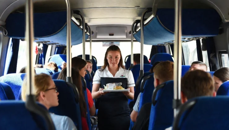 Şehirlerarası Otobüs Yolculuklarında Uzun Yıllardır Süregelen Ücretsiz Ikram Geleneği
